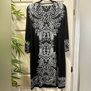 👗 Pretty black and White print dress